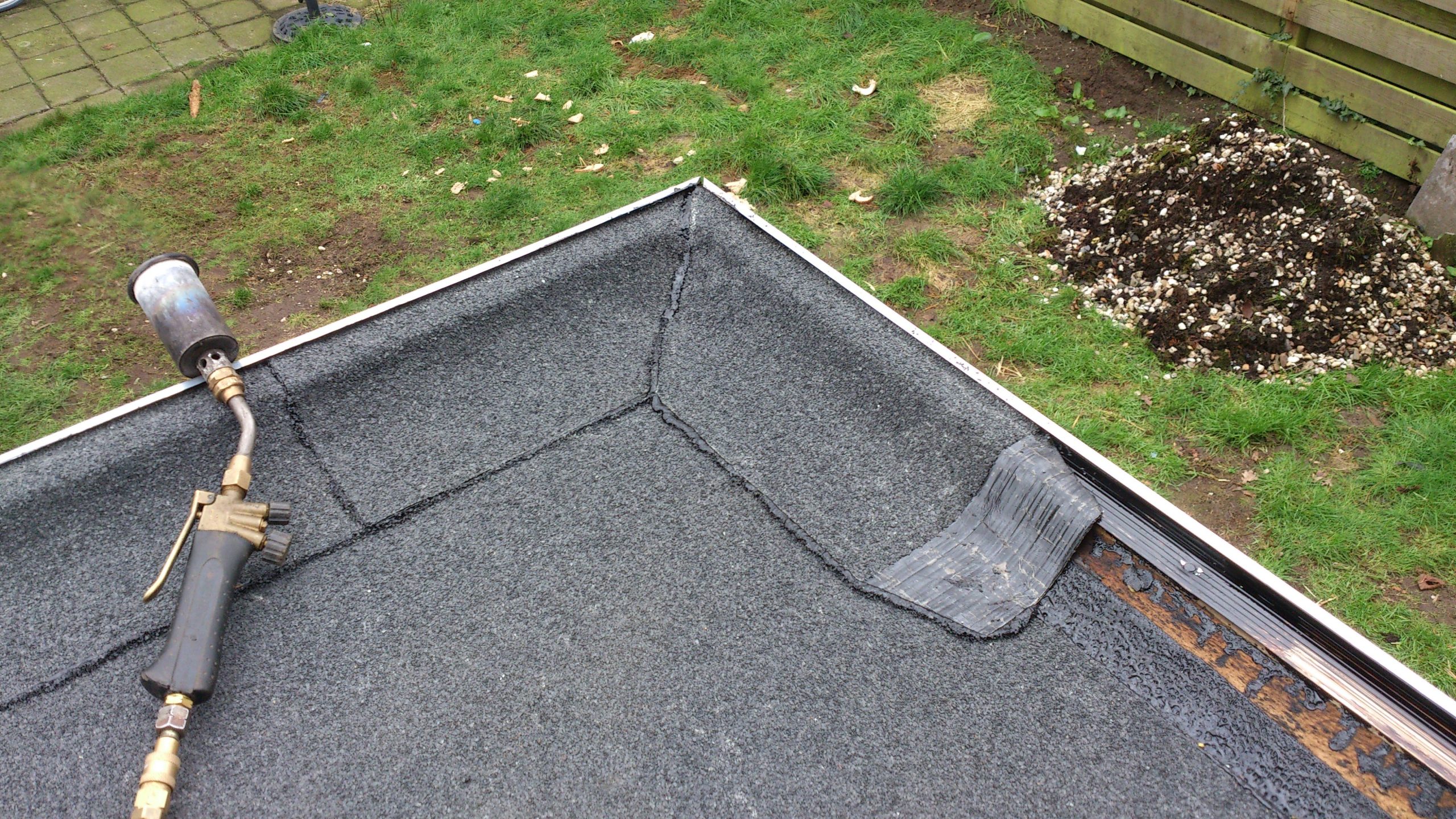 plat dak repareren